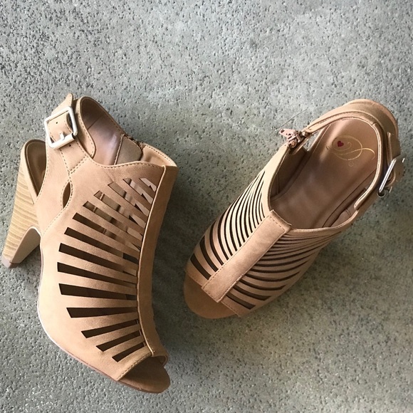 Delicious Tan Caged Strappy Peep Toe Stacked Heel - Picture 6 of 8